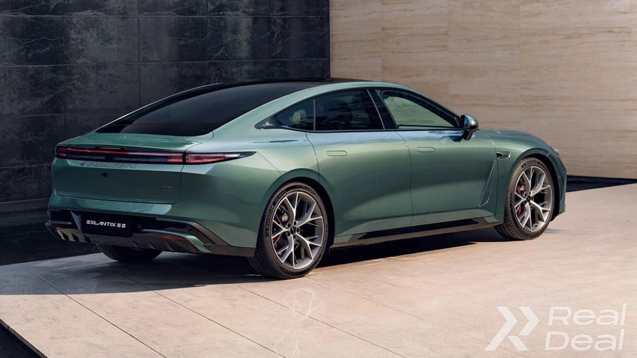 Car image 4