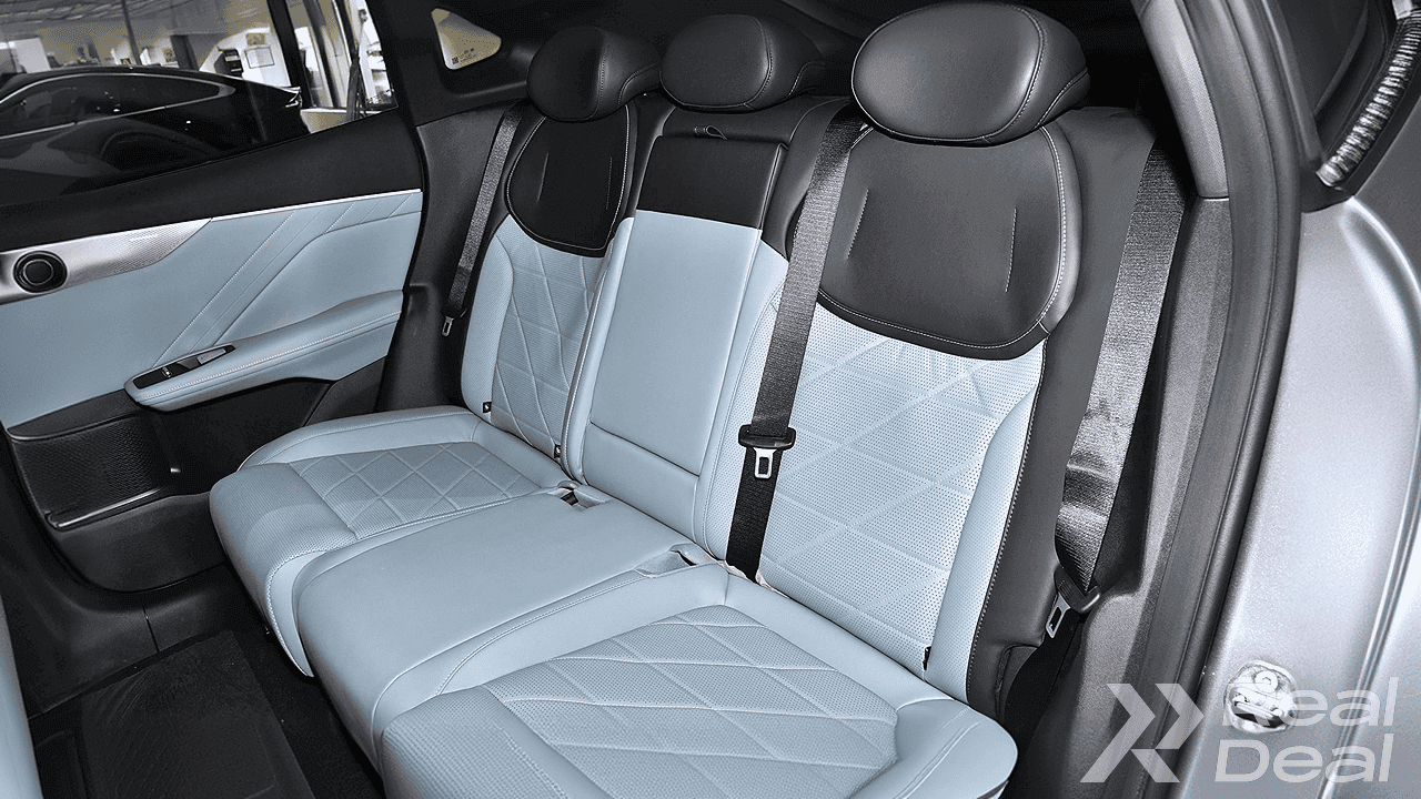 Car image 8