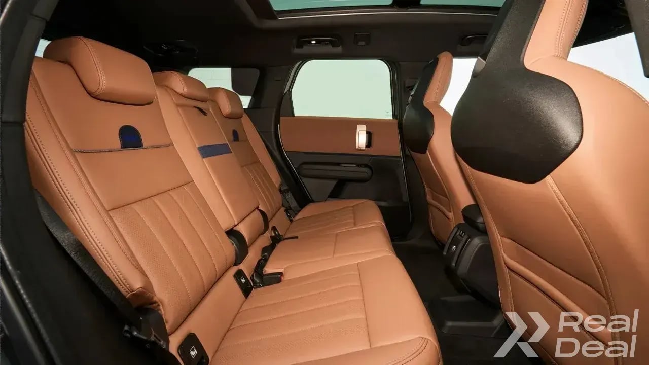 Car image 8