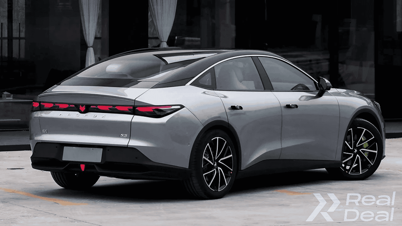 Car image 4