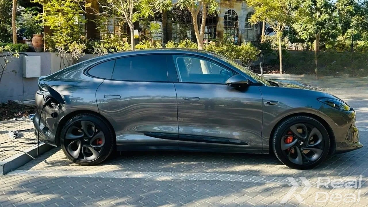 Car image 3